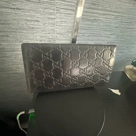 Gucci GG Black Embossed Logo wallet - Picture 3 of 5